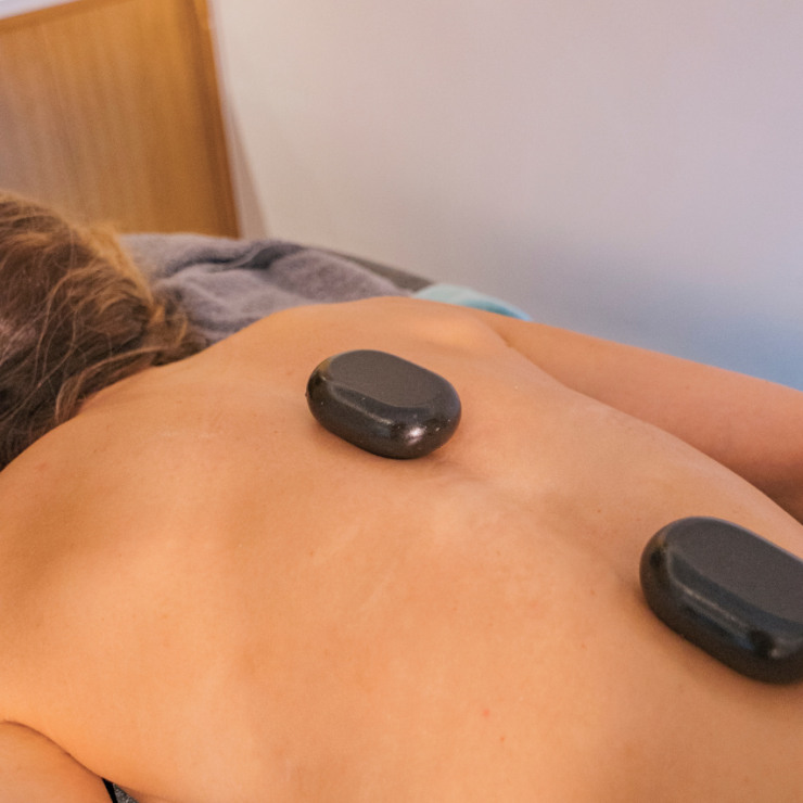 Top 10 Benefícios da Massagem de Pedras Quentes ou “Stones Paradise”