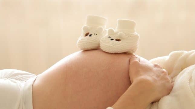 Mom-to-be Azure Lisboa